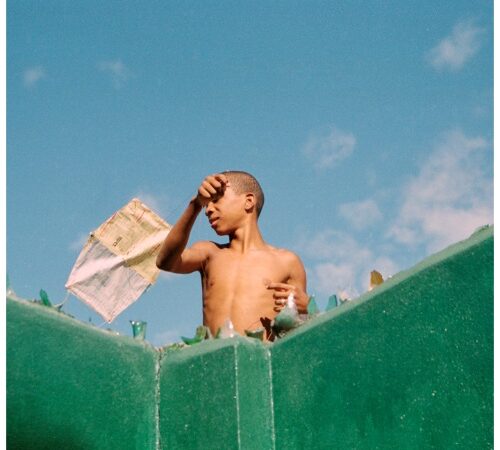 Daniele Tamagni Boy with kite Cuba 2004 © Daniele Tamagni Courtesy Giordano Tamagni cover